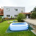 아파트 Livi 미쿨로프
